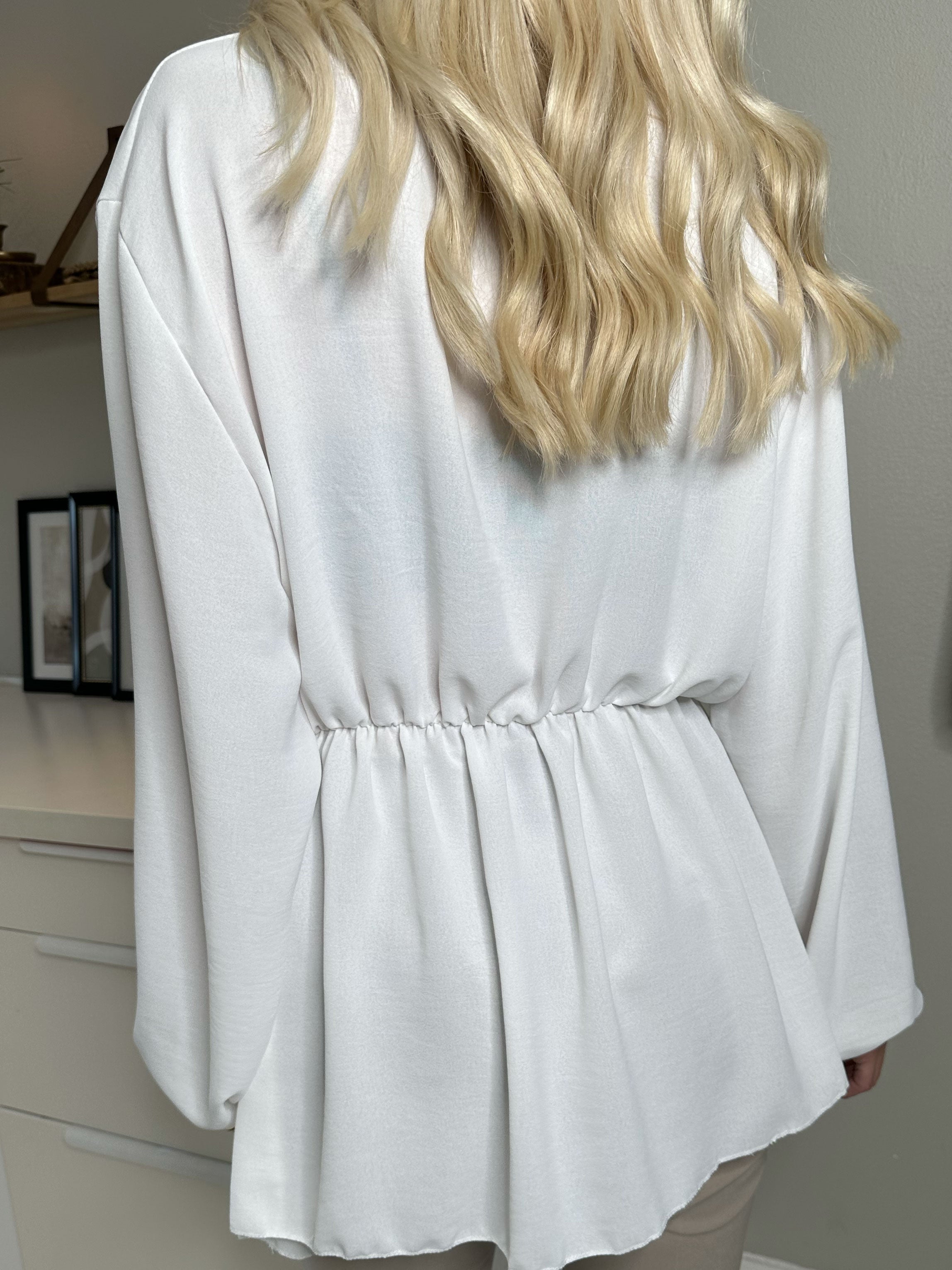 Hermina long sleeve - Söt blus med gummiband i midjan